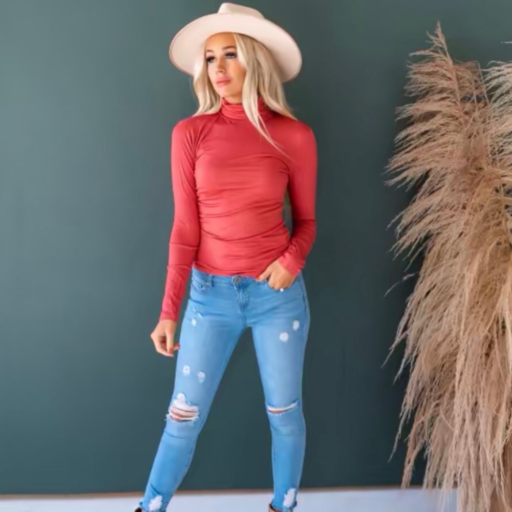 Classic Fitted Turtle neck